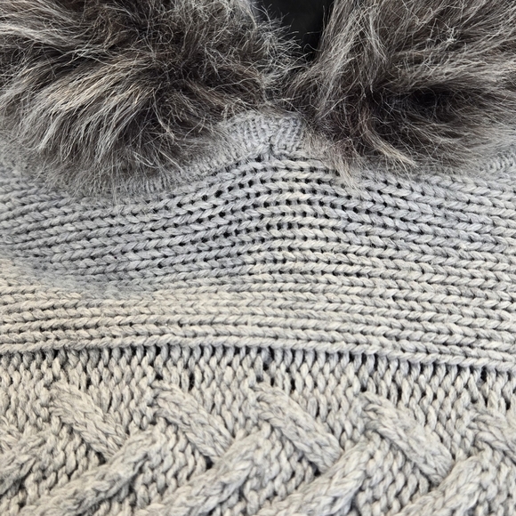 GAP Kids Gray Cable Knit Sweater - Picture 2 of 6